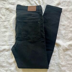 Madewell 9 inch mid rise skinny black jean.  Size 30